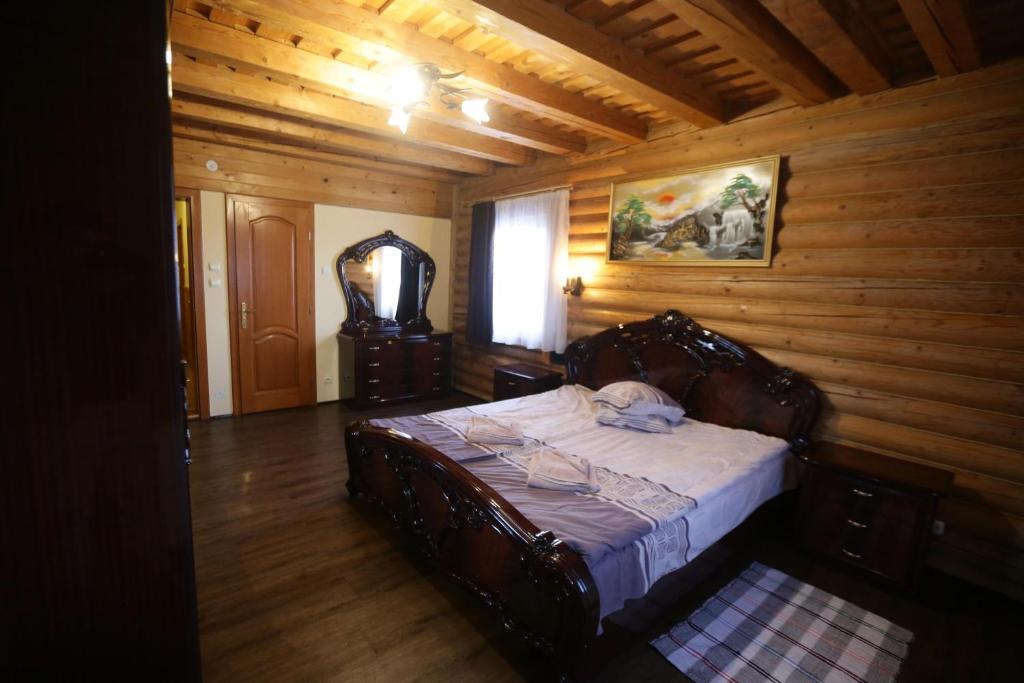 Guest House Podobovets 2000 - Suite Familiar Con Balcón