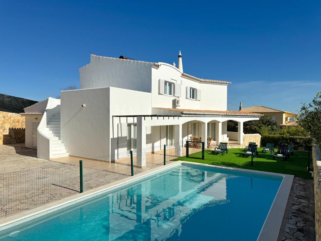 Charming house with pool and close to beaches #1946