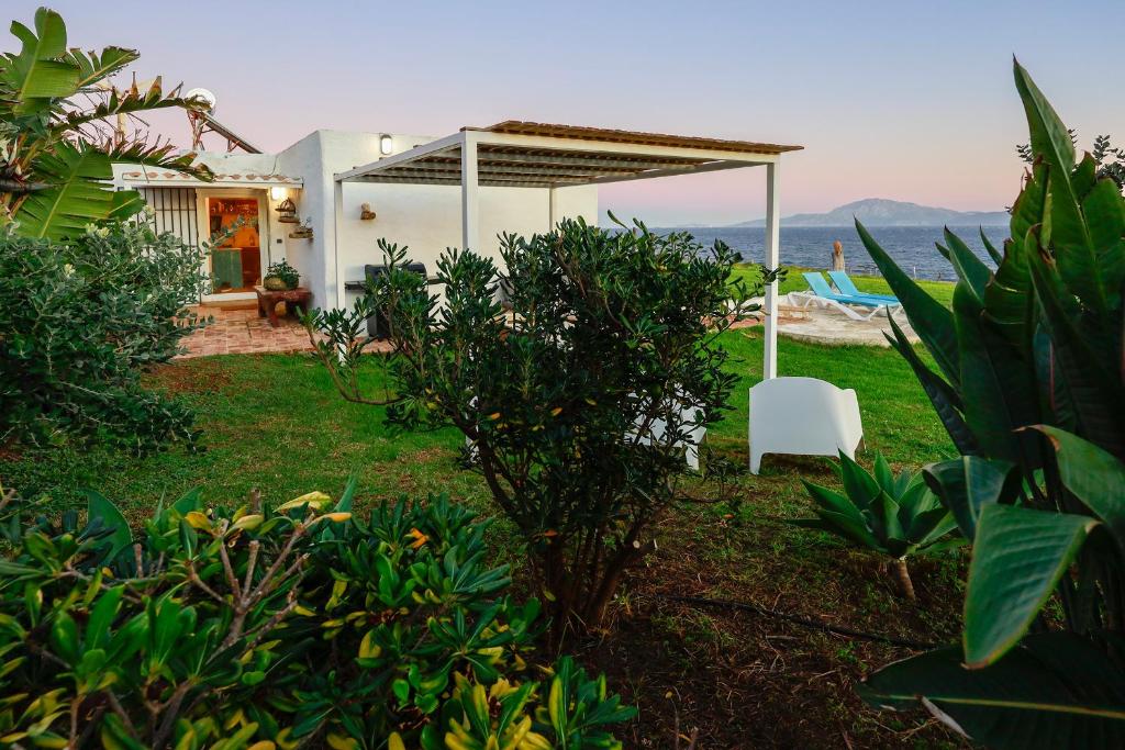 Beach Front Villa Amazing Views - Studio