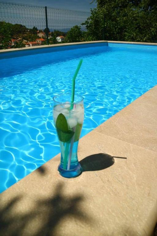 A piscina localizada em Apartments Kate Postira ou nos arredores