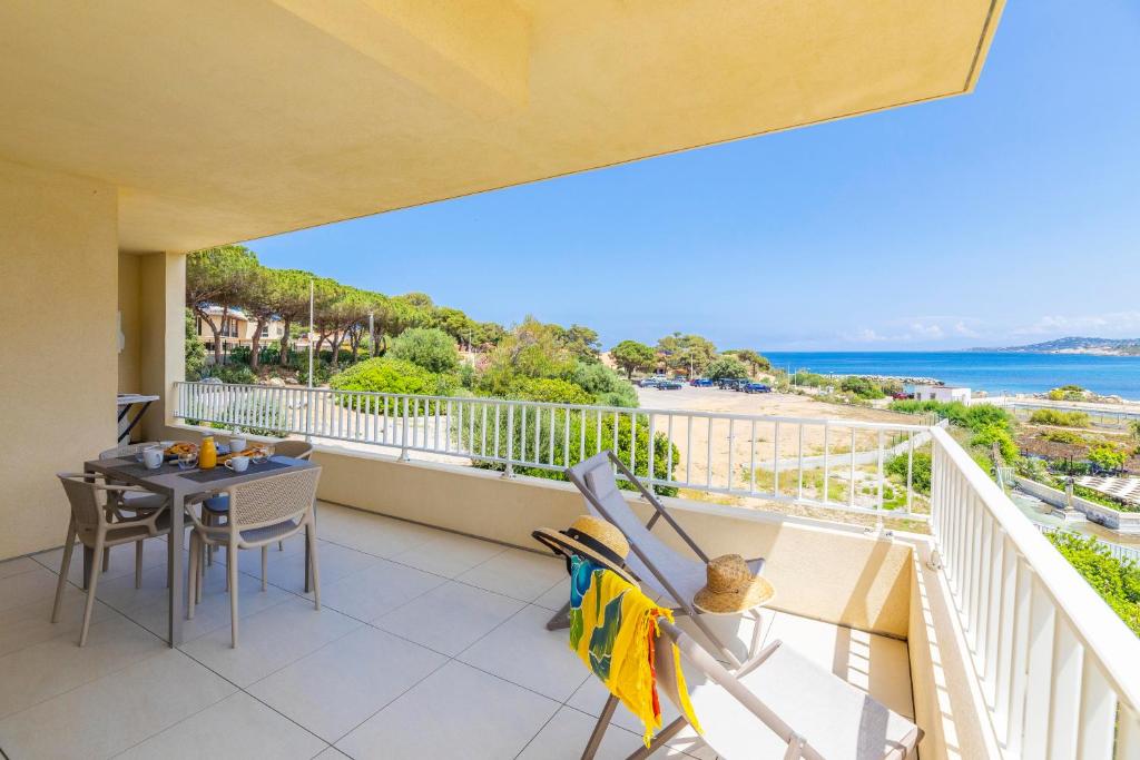 a balcony with a table and chairs and a view of the ocean at Residence A Marina in Lumio