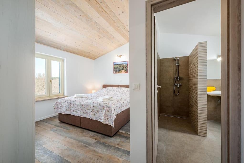Postel nebo postele na pokoji v ubytování Villa Shana