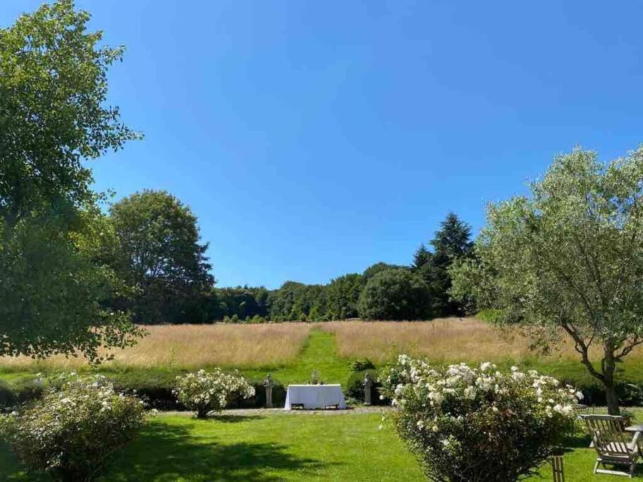 Domaine de COAT CREN I Manoir XVIIIe siècle, maisons de charmes et chambres d'hôtes - Villa Con Vista Al Jardín