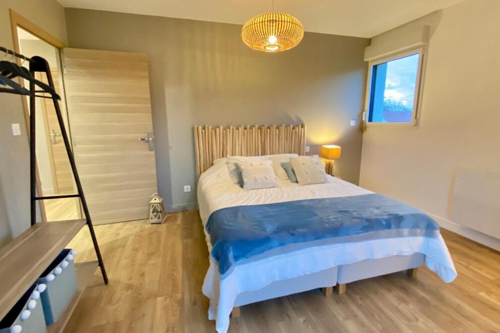 Posteľ alebo postele v izbe v ubytovaní Cosy cottage for 4 people with access to the dunes