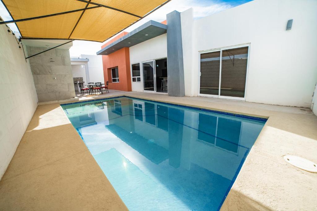 Bazén v ubytování VILLA 2 COSTA FELIX nebo v jeho okolí