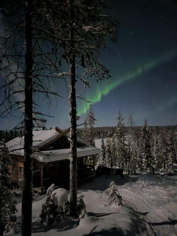 Snow Resort Riverside Lapland Riverside Cabin, Äkäsjoki Hideaway - Riverview, Traditional ...