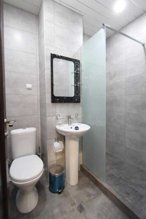 Modern apartments and Tours - Camera Familiare Con Bagno Privato