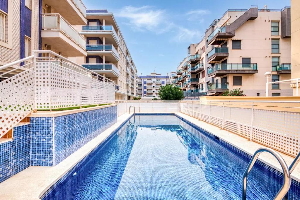 Bazén v ubytovaní Apartamento con PISCINA ideal FAMILIAS alebo v jeho blízkosti