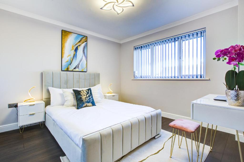 Stunning Newly Renovated Three Bedroom Home!, Rainham (updated prices 2024)