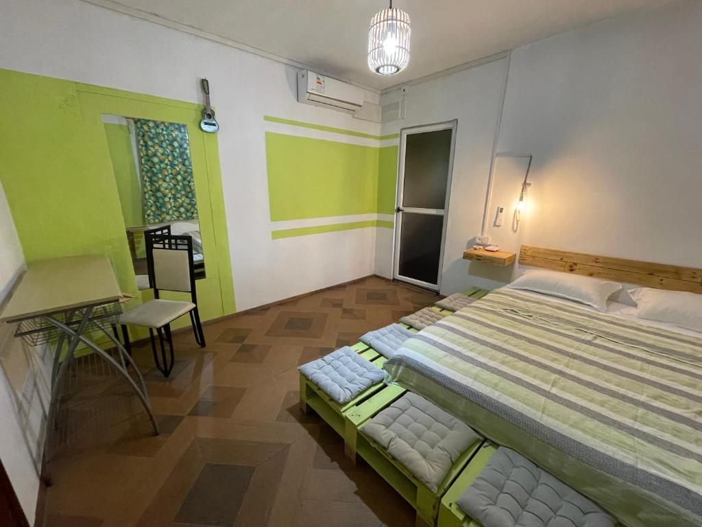 Postel nebo postele na pokoji v ubytování Kowlessur Residence