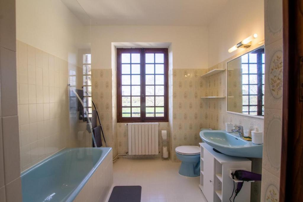 Bilik mandi di Nouzet gites et lits