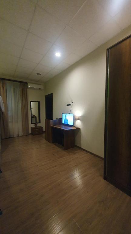 TV a/nebo společenská místnost v ubytování Hostel Your Home