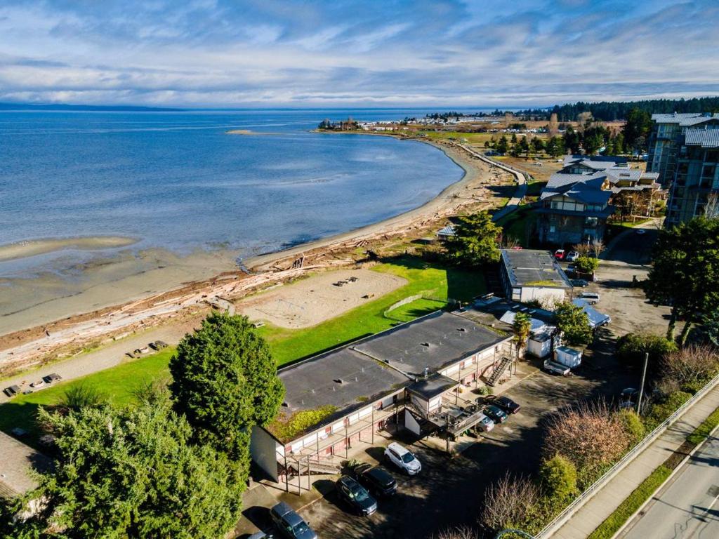 an aerial view of a beach and the ocean at Sea Edge Motel in Parksville
