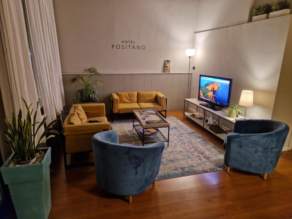 TV a/nebo společenská místnost v ubytování Hotel Positano