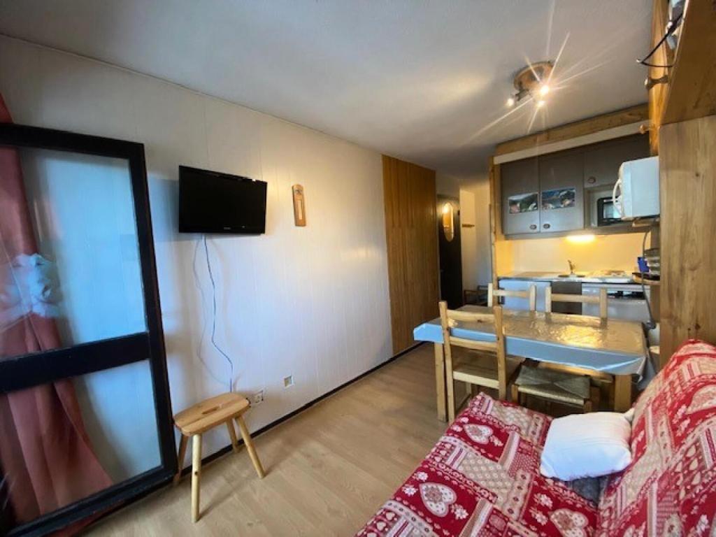 a living room with a kitchen and a dining room at Résidence Arcelle - VAL THORENS location: studio cabine en plein centre de la station MAE-9104 in Val Thorens