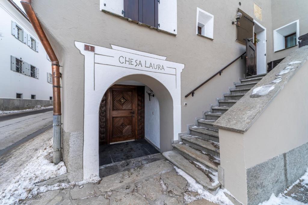 ツェエリーナにあるChesa Laura - Celerinaの門入口