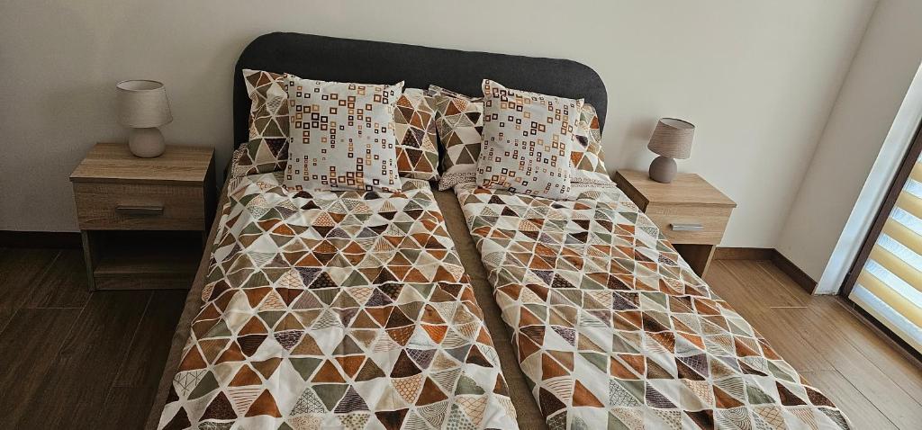 Ein Bett oder Betten in einem Zimmer der Unterkunft Borovi 24