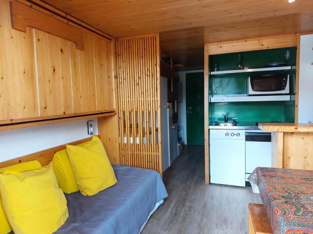 Η κουζίνα ή μικρή κουζίνα στο Résidence Mirantin 2 - Studio 3 personnes proche des pistes et des commerces avec une belle vue sur les pistes - Résidence calme dans le village de Cha MAE-1844