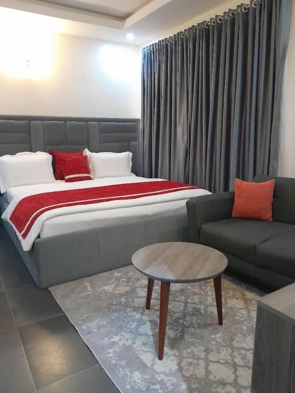 Guest house Luxurious Royal Super King Size Bedroom, Abuja, Nigeria