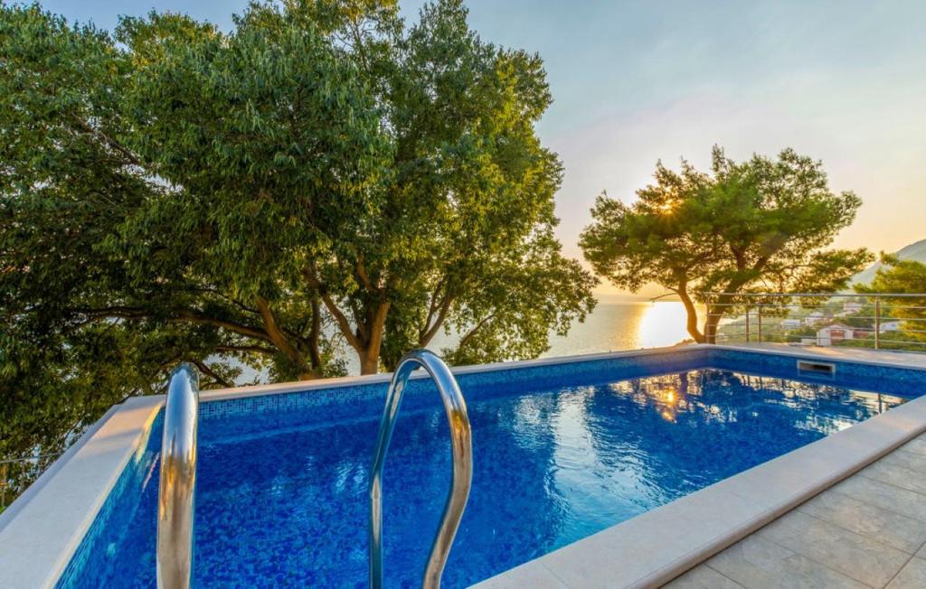Πισίνα στο ή κοντά στο Holiday home Kuzma with private pool and sea view