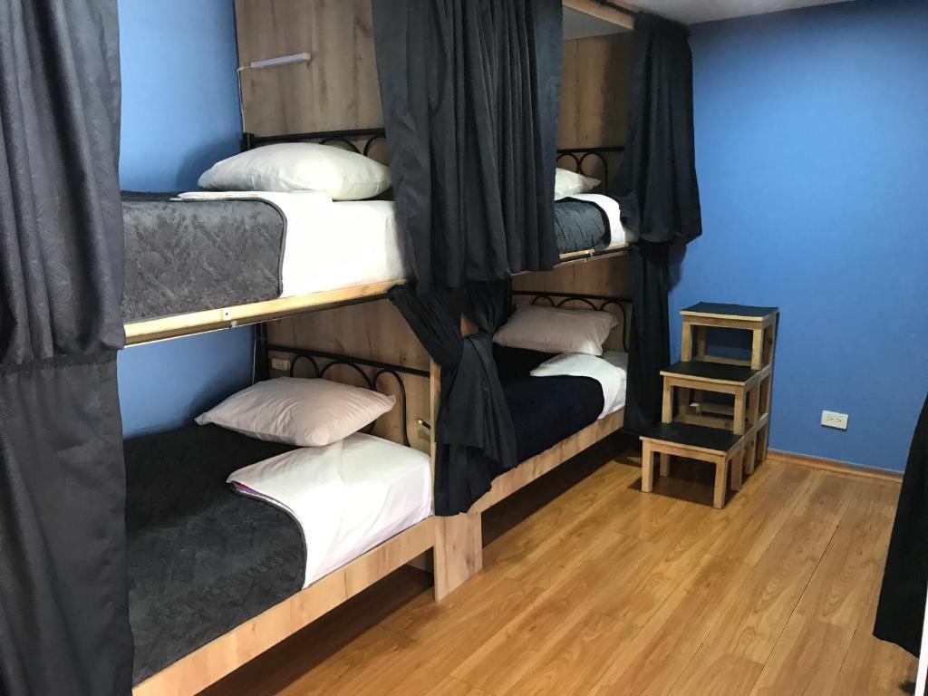 Golden Rest Latacunga - Family Room With Private Bathroom