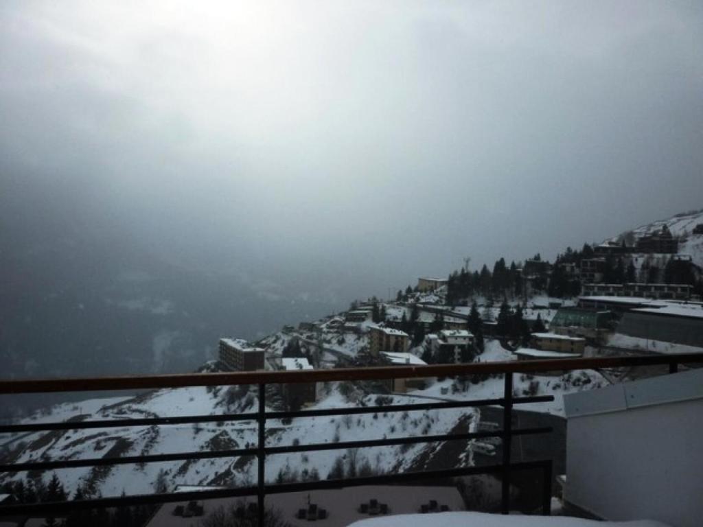 a view of a snow covered mountain with houses at Résidence Bellevue E - Trois pièces 7 pers. BELLEVUE E à Orcières Merlette - Alpes du Sud MAE-7494 in Orcières