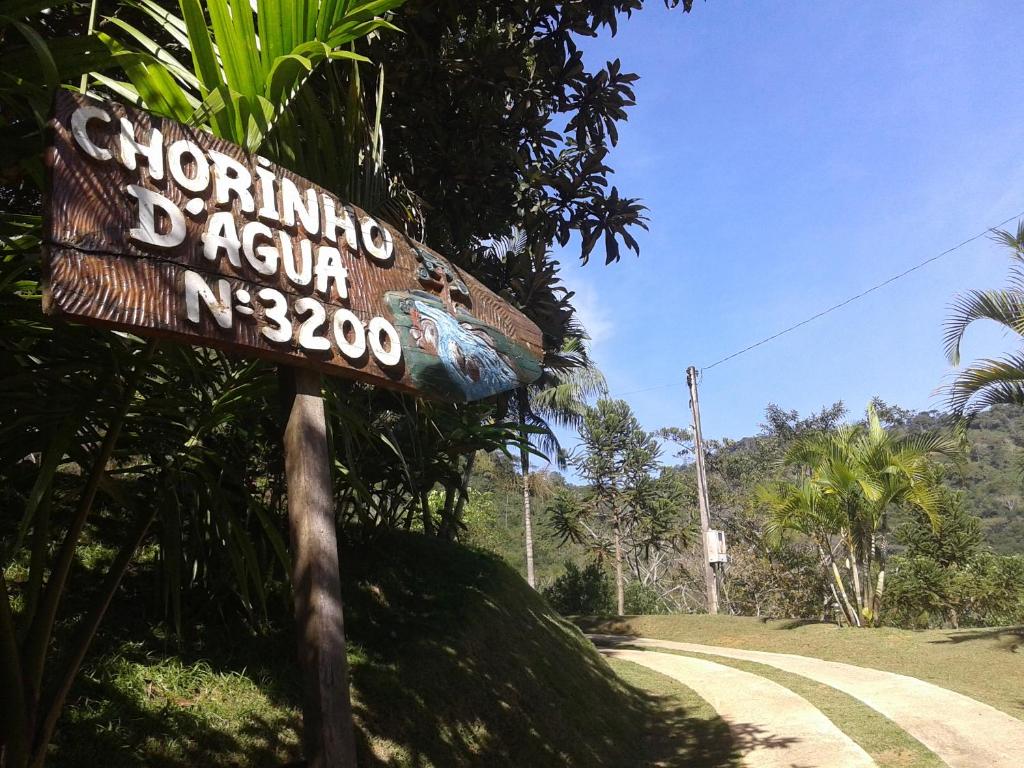 um sinal para uma durangooda acrupulusuanauanauanauanauana em Chorinho Dàgua, Um paraiso na Mantiqueira em São José dos Campos