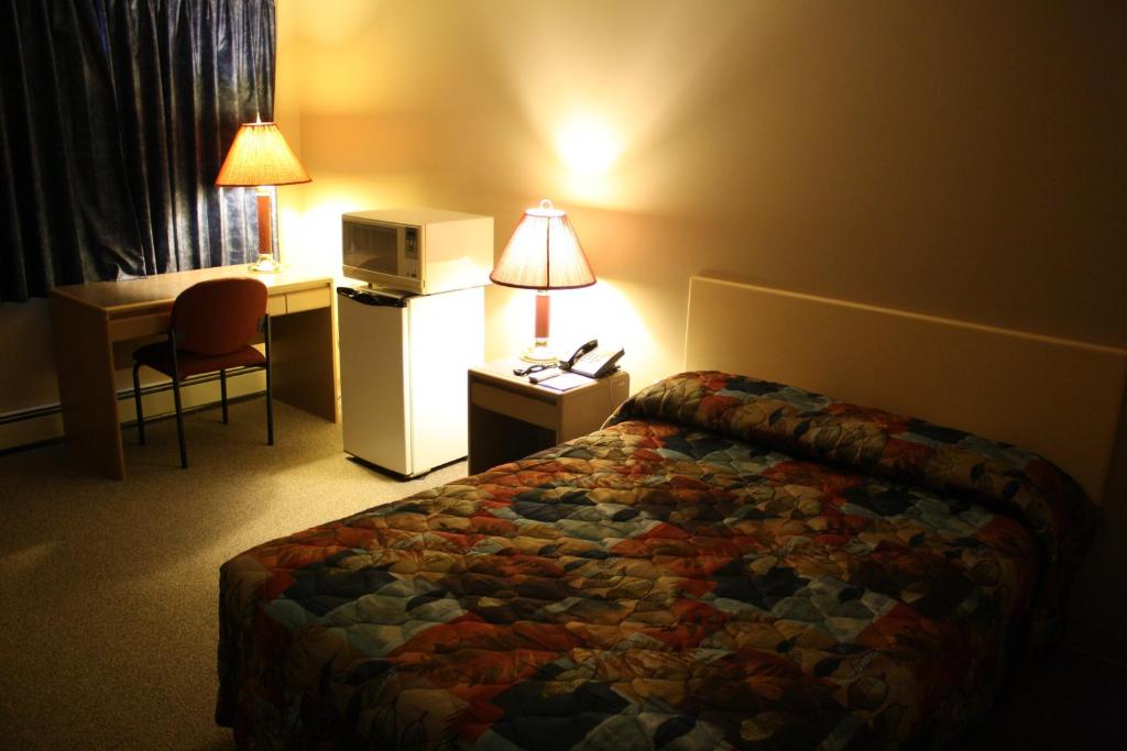 Postel nebo postele na pokoji v ubytování Lamplighter Inn