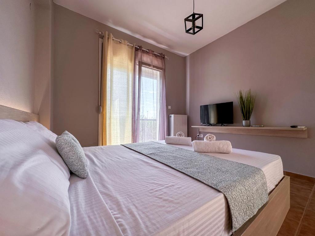 Кровать или кровати в номере MyseA VillasNikiti