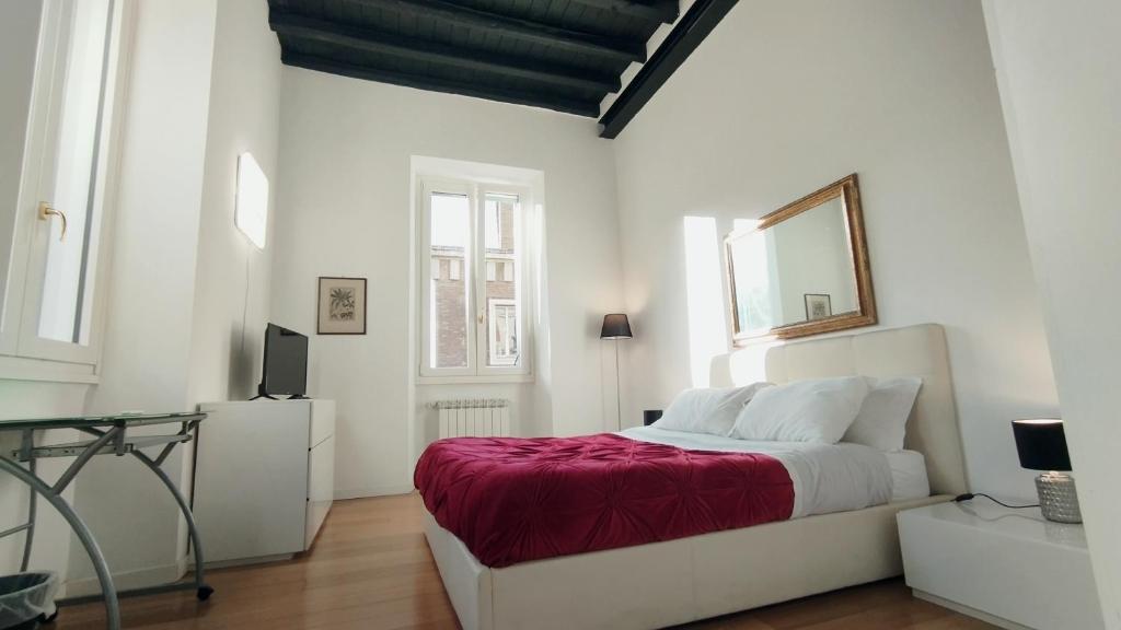 Łóżko lub łóżka w pokoju w obiekcie Casa Tiffany Piazza di Spagna