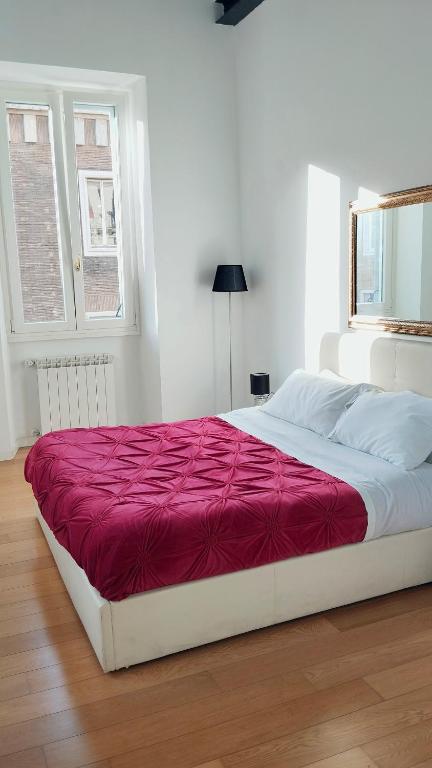 Łóżko lub łóżka w pokoju w obiekcie Casa Tiffany Piazza di Spagna