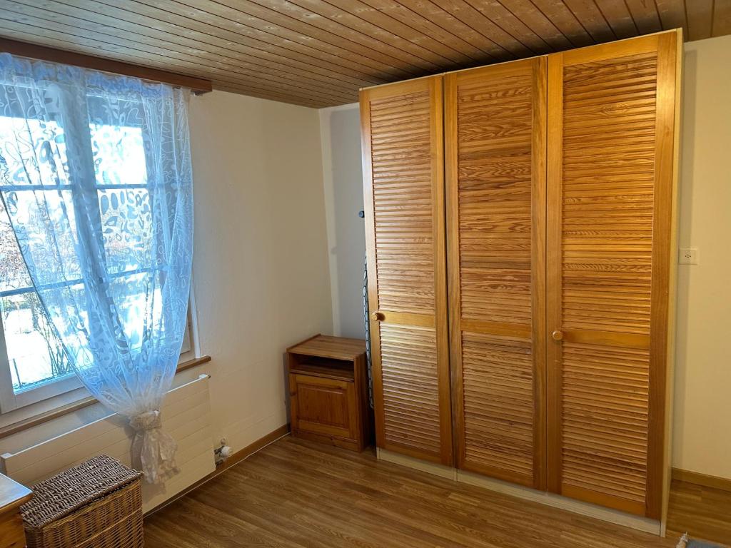 Fotografie z fotogalerie ubytování charmante 3,5 Zimmer Wohnung in Bauernhaus v destinaci Volketswil