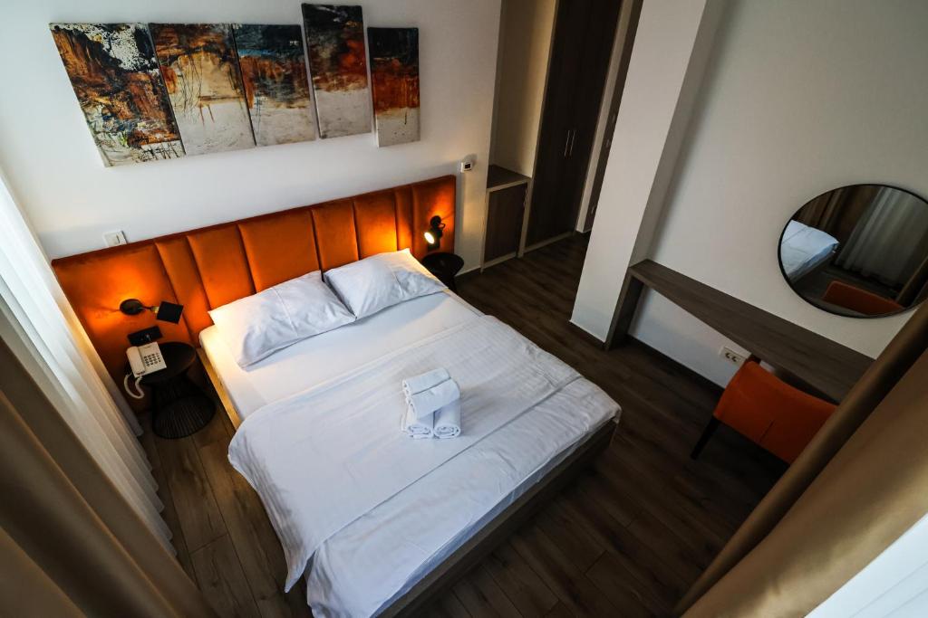 Łóżko lub łóżka w pokoju w obiekcie Hotel National