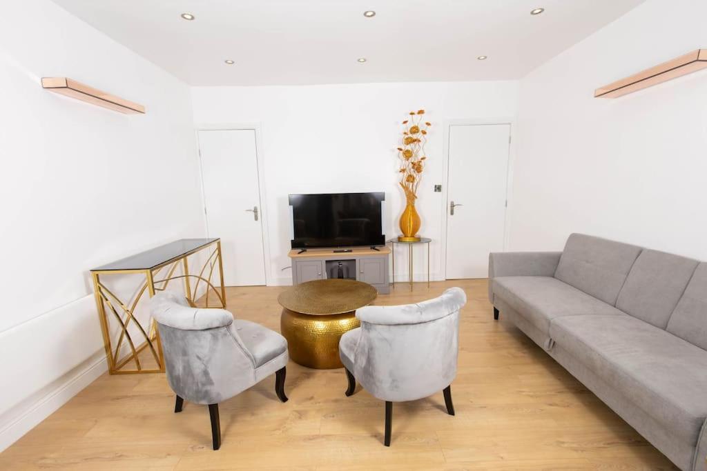 Modern and Luxury House for 8, Gillingham Updated 2024 Prices