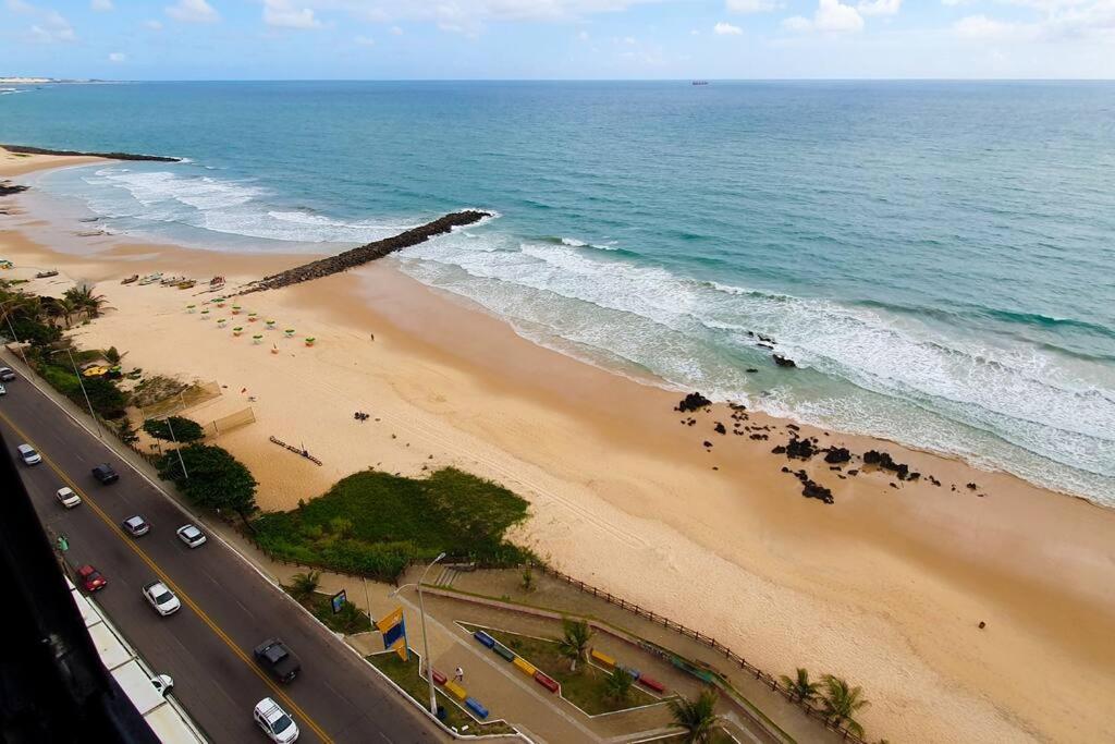an aerial view of a beach and the ocean at Flat para 2, de frente para o Mar in Natal