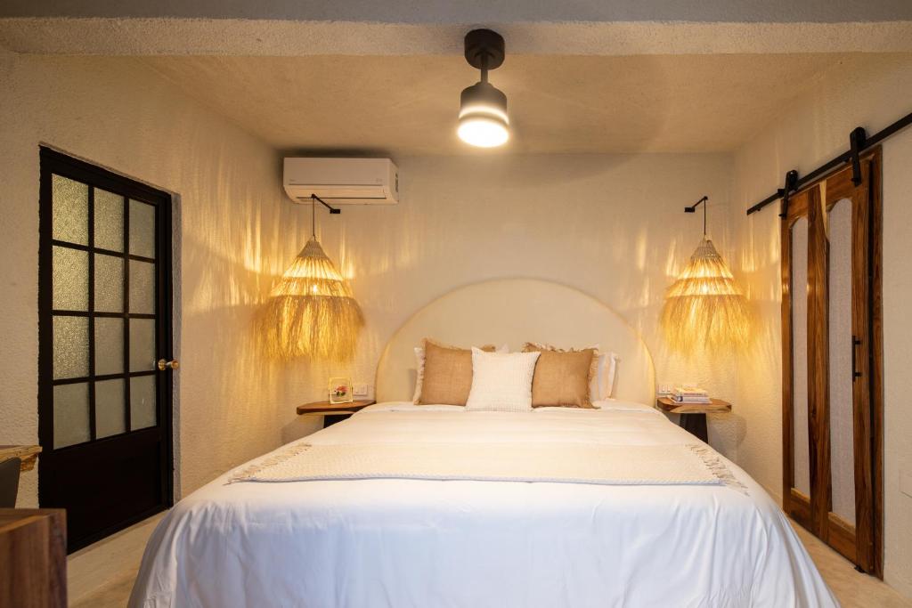 Postel nebo postele na pokoji v ubytování HOLT Hotel del Pueblito