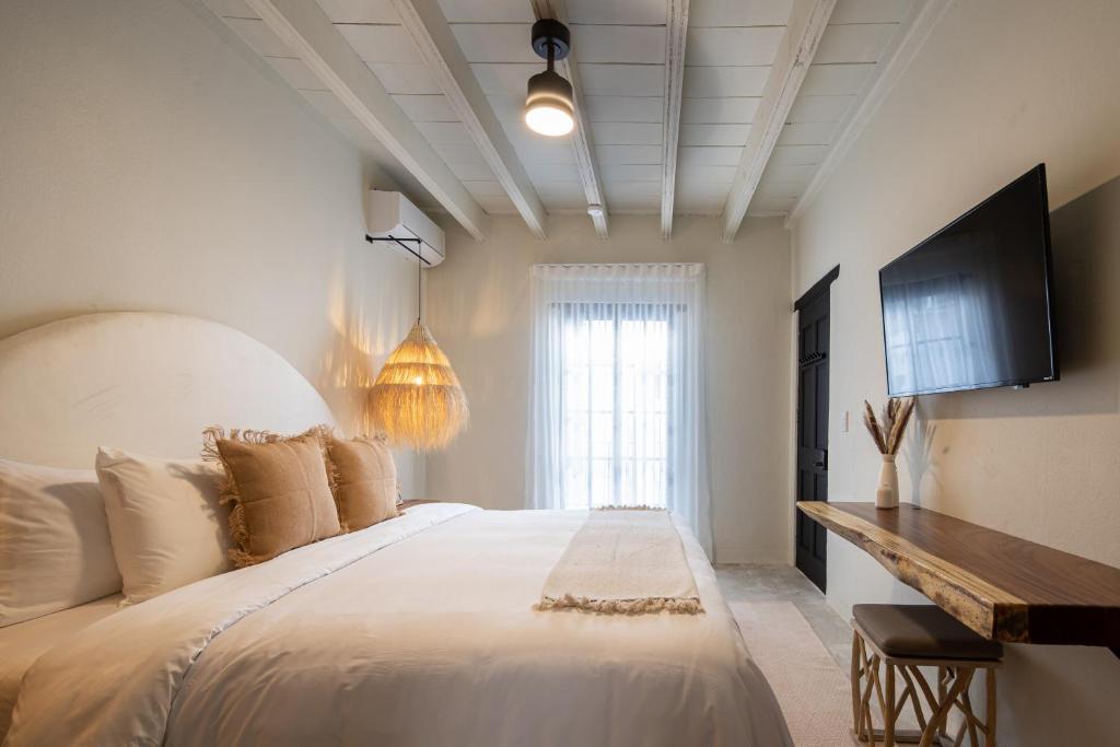 Postel nebo postele na pokoji v ubytování HOLT Hotel del Pueblito