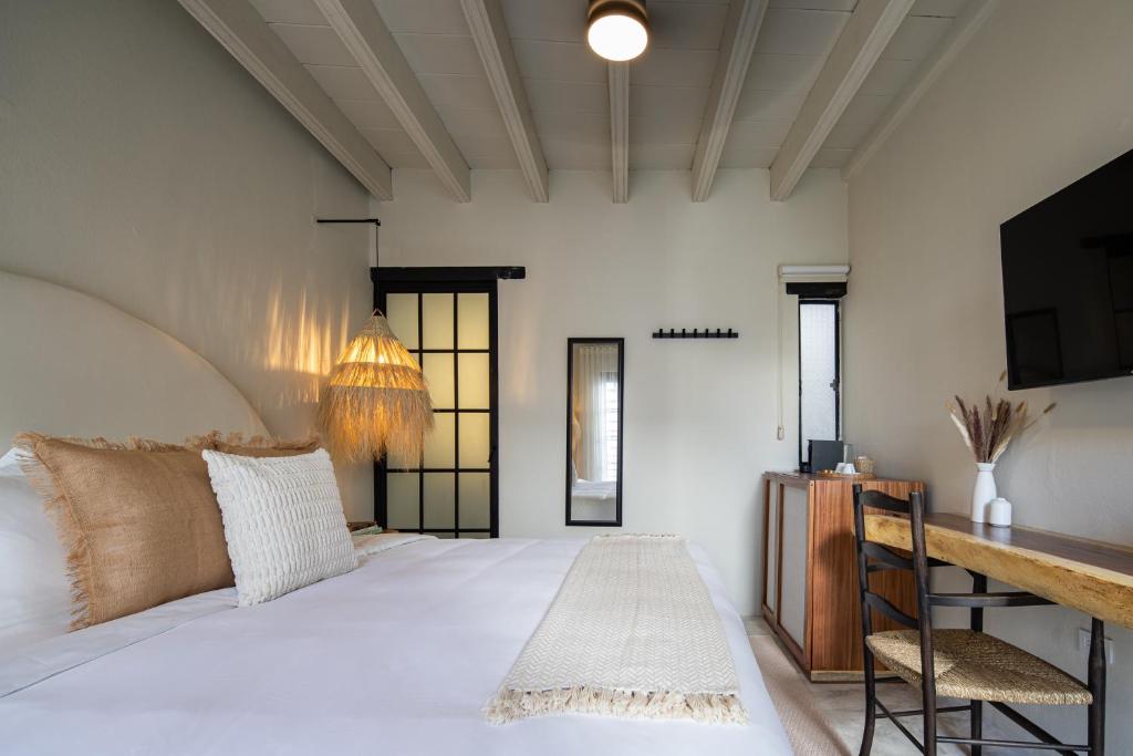 Postel nebo postele na pokoji v ubytování HOLT Hotel del Pueblito