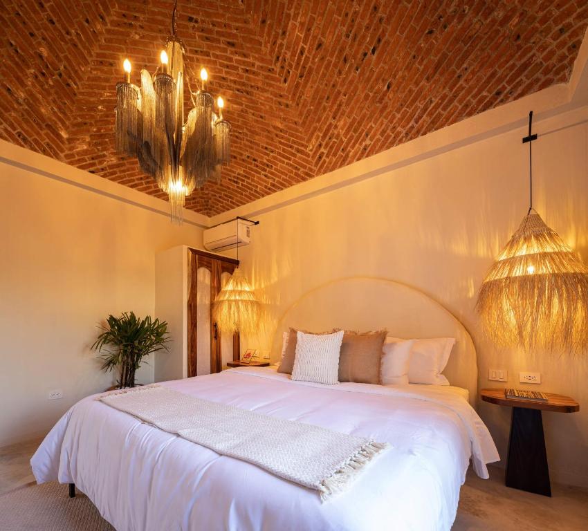 Postel nebo postele na pokoji v ubytování HOLT Hotel del Pueblito