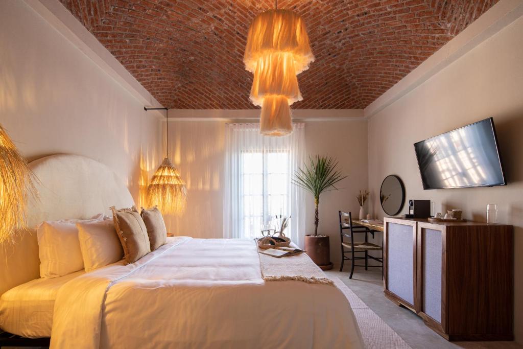 Postel nebo postele na pokoji v ubytování HOLT Hotel del Pueblito