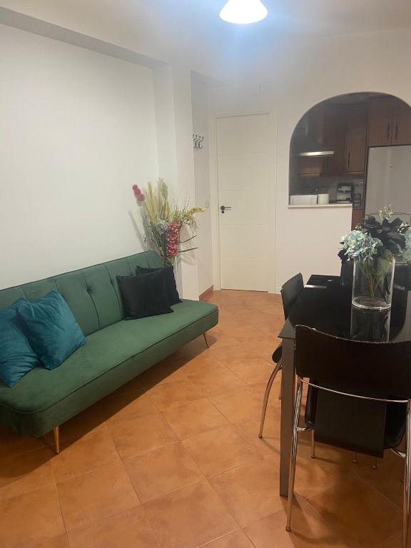A seating area at Apartamento Plaza de la Alfalfa