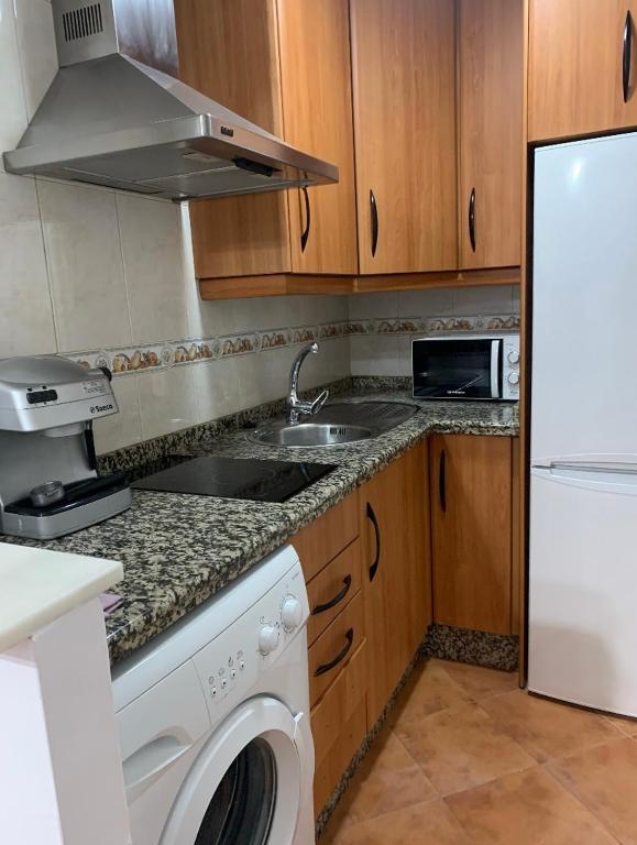 A kitchen or kitchenette at Apartamento Plaza de la Alfalfa