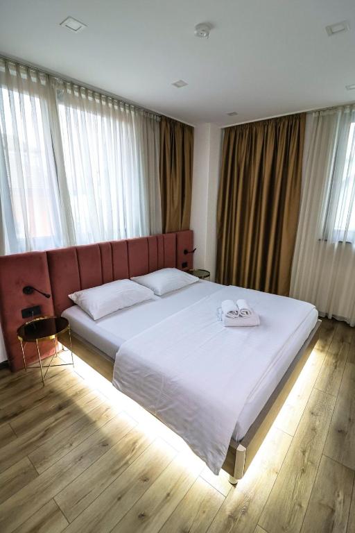 Łóżko lub łóżka w pokoju w obiekcie Hotel National