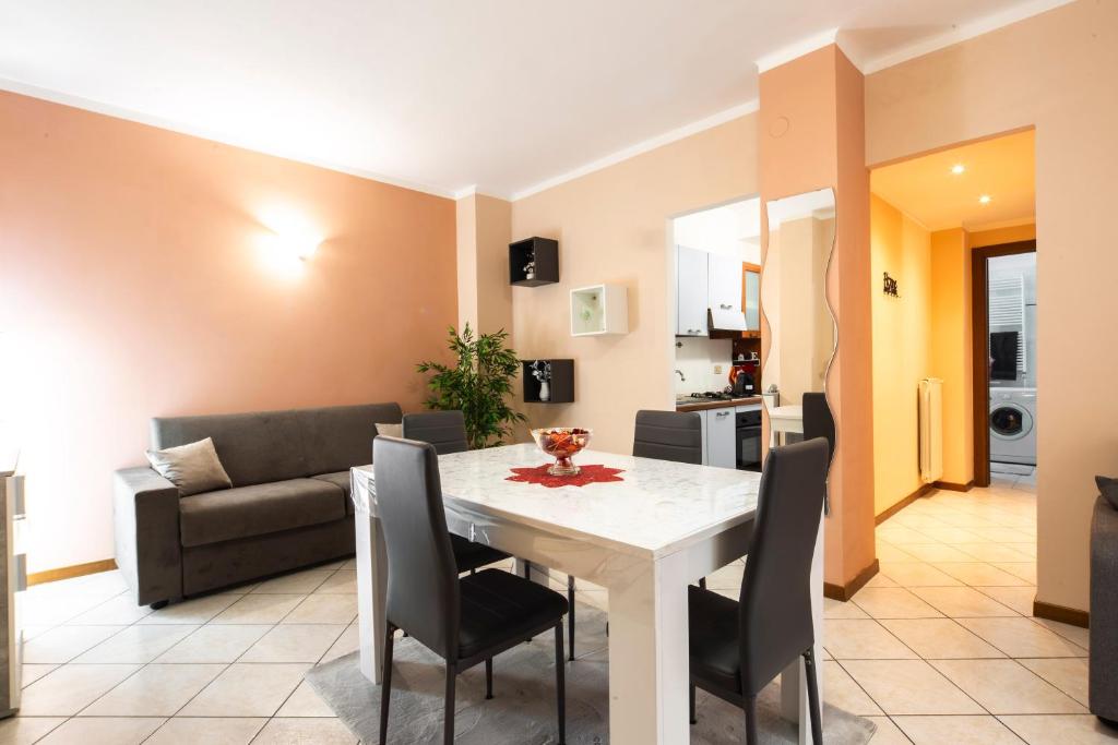 a dining room and living room with a table and chairs at Casa vacanze da Nina in Sanremo