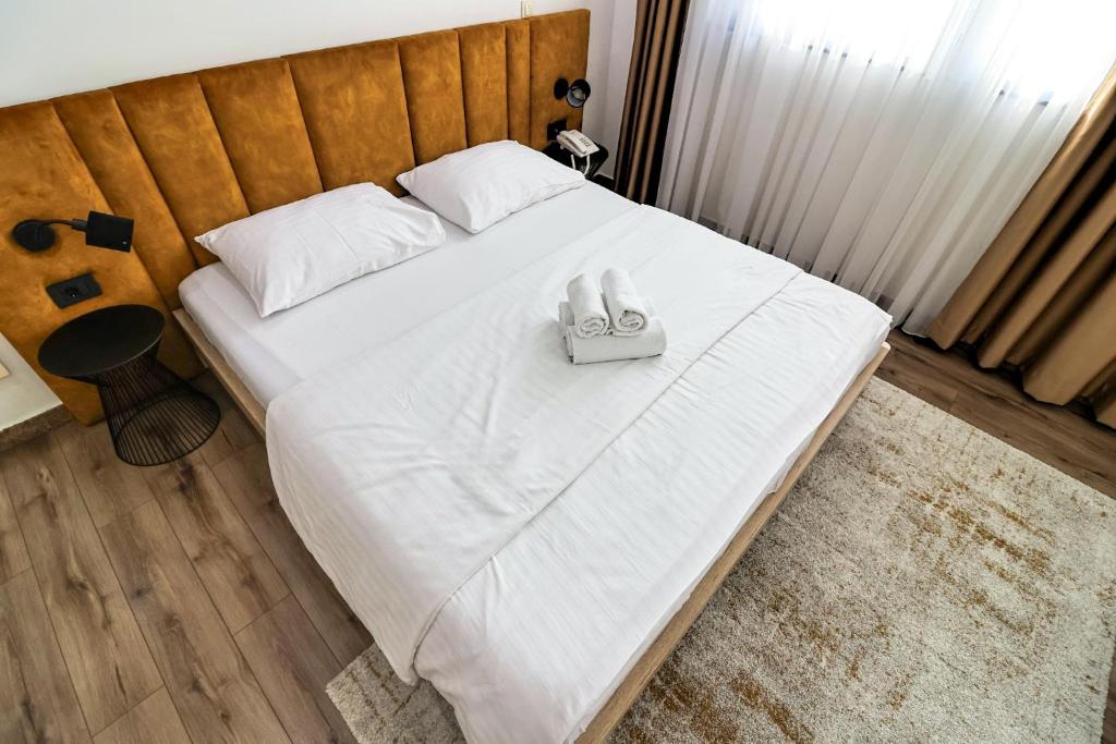 Łóżko lub łóżka w pokoju w obiekcie Hotel National