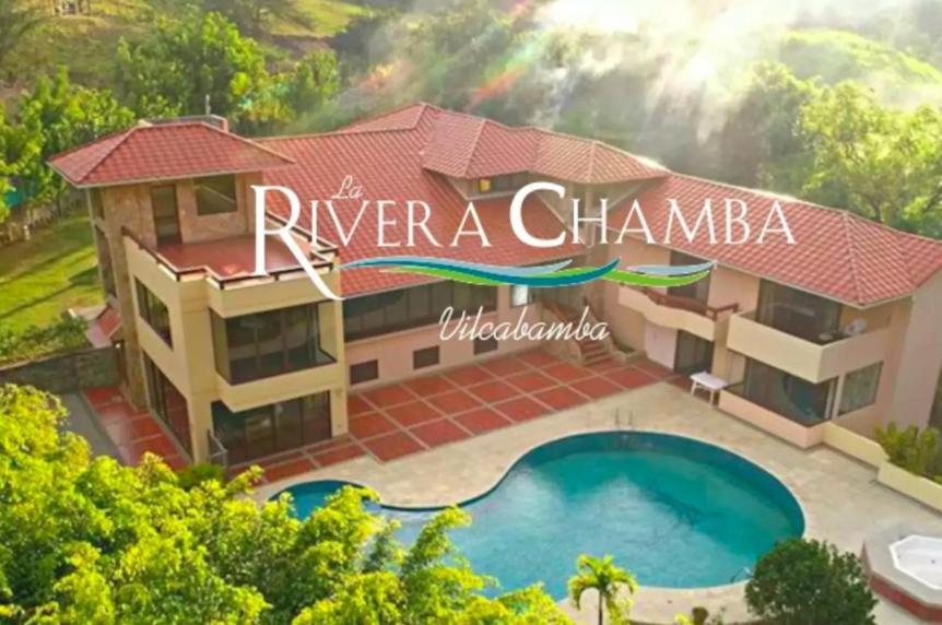 En udsigt til poolen hos La Rivera Chamba Apartamento eller i nærheden