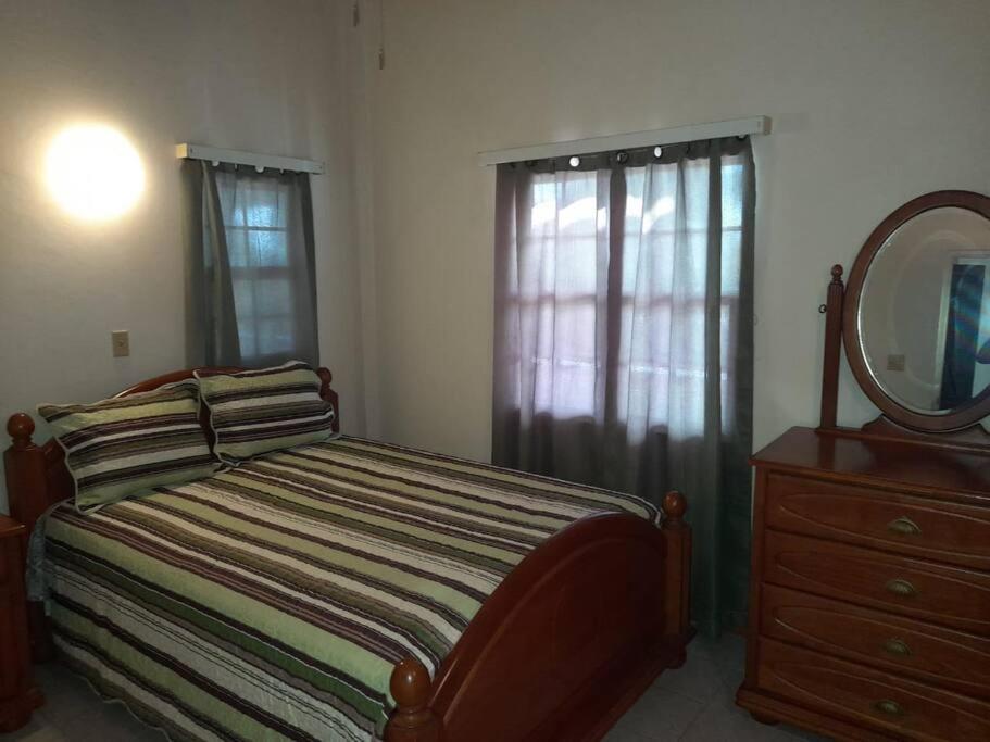 Кровать или кровати в номере Eden Place Apartments