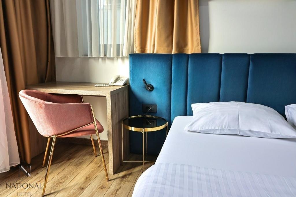 Łóżko lub łóżka w pokoju w obiekcie Hotel National