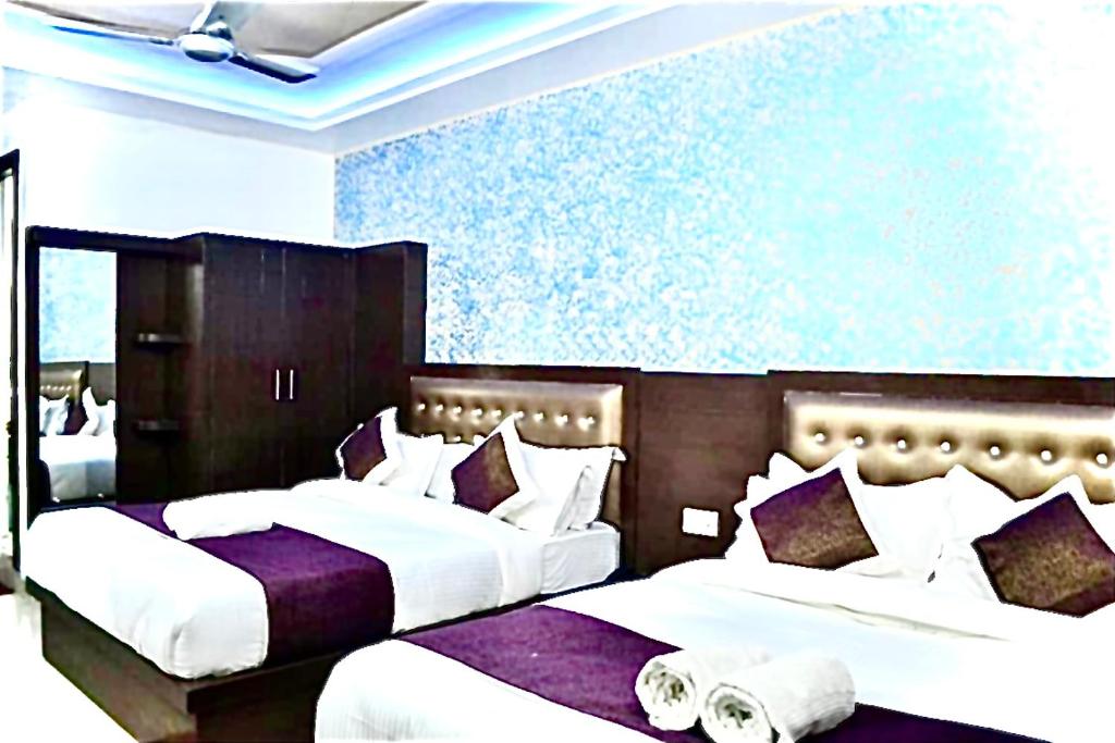 Hotel The Blue rose 500mtr Taj, Tājganj Updated 2024 Prices