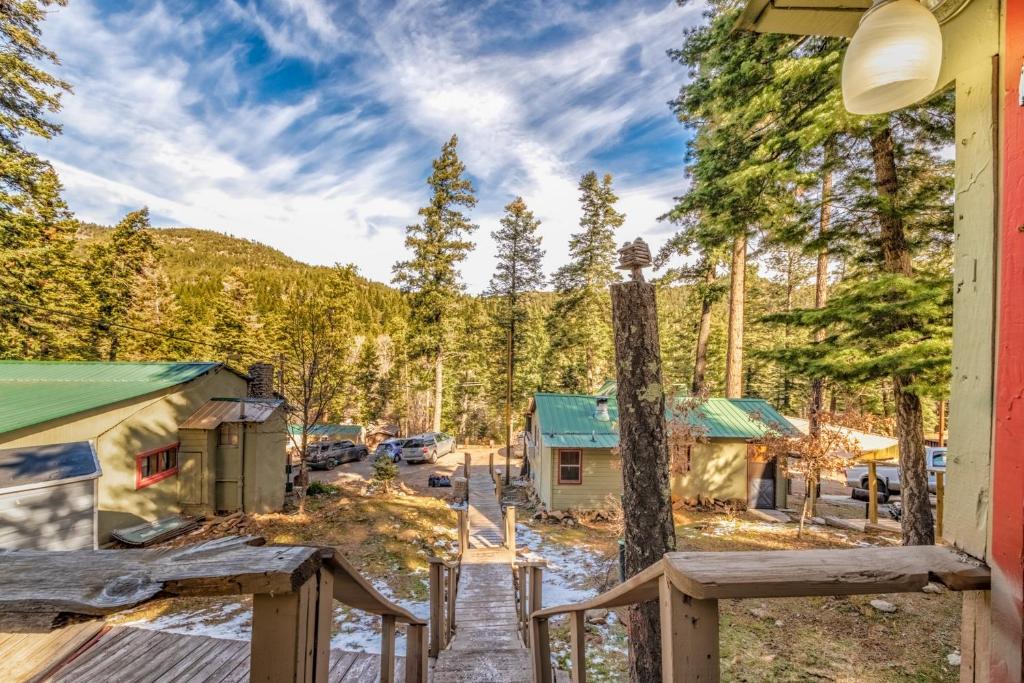 Cubby Cute, Cozy Studio for 2 with a Hot Tub in the Upper Canyon!, Ruidoso Updated 2024 Prices